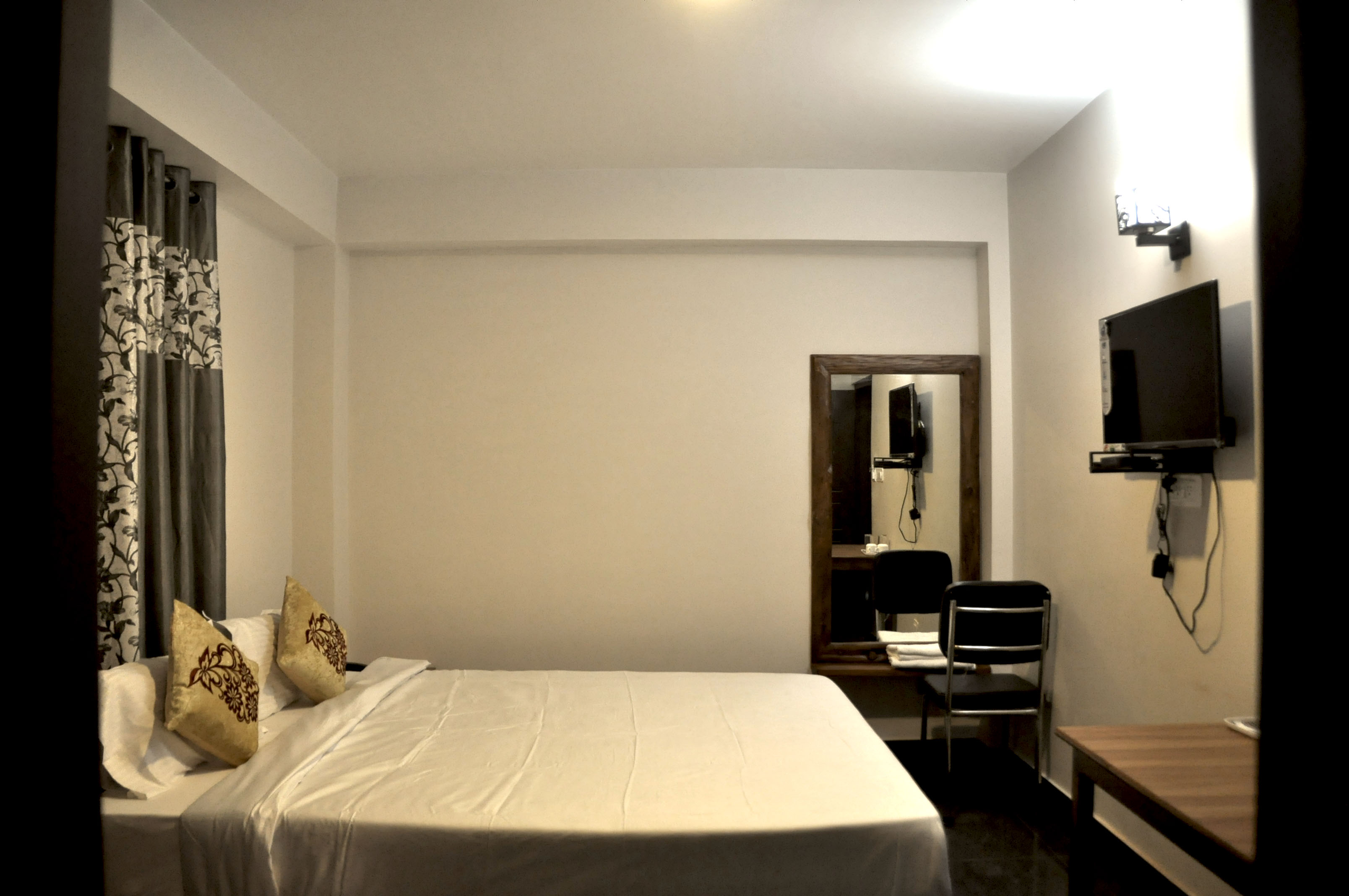 Hotel Kaso @ Flower Show (800 Mts from MG Marg) - Tap to explore photos
