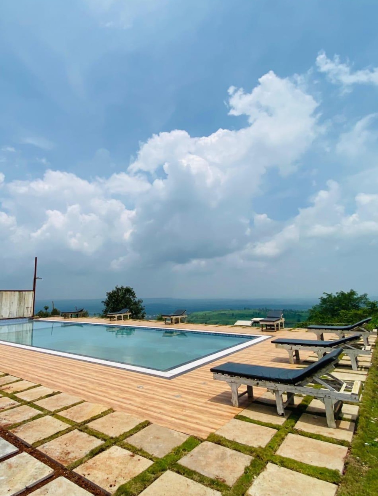 Crom hill station resort - Tap to explore photos