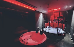 Amsterdam | Suite w/ Jacuzzi, Cinema, Kitchenette