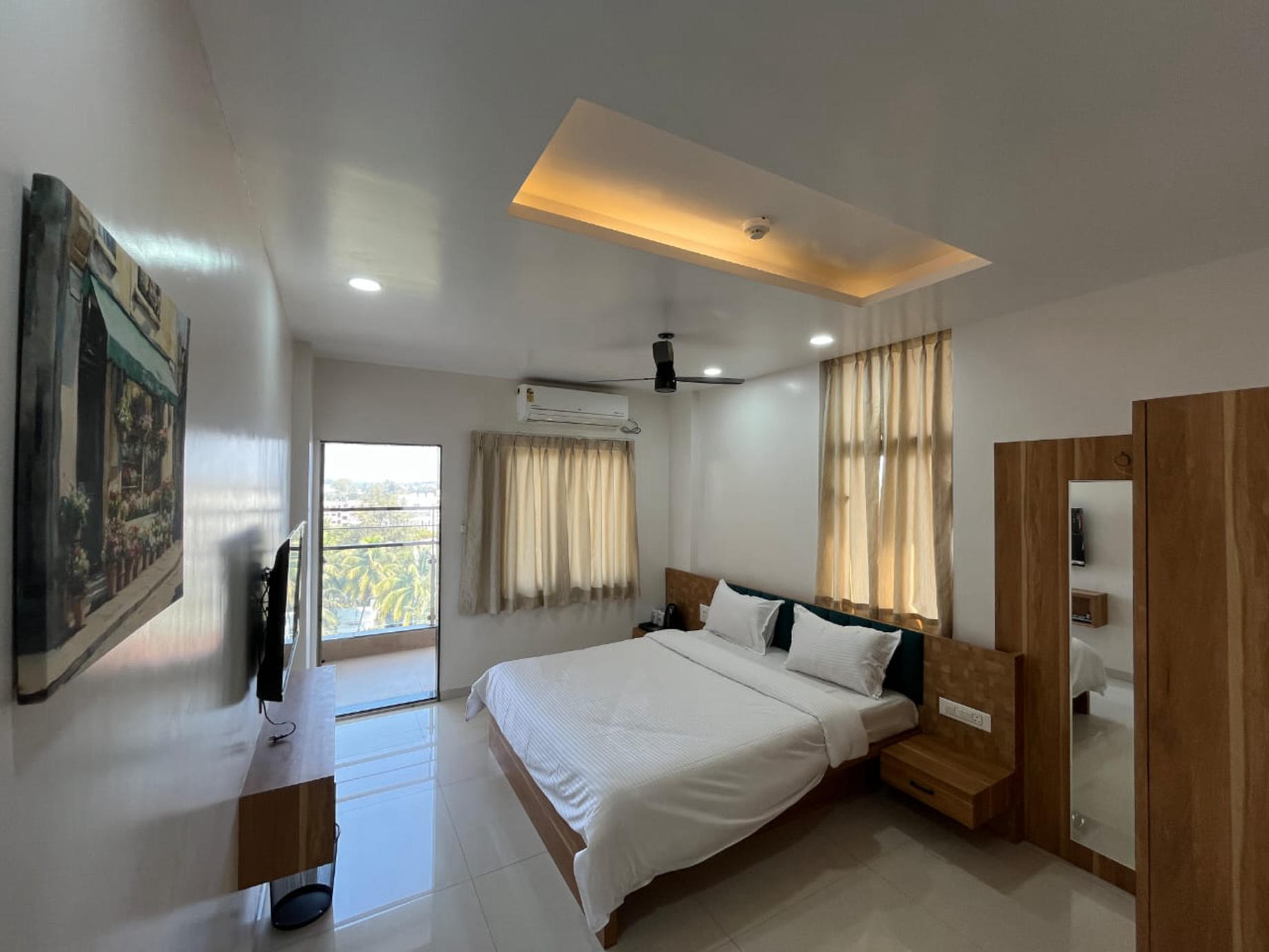 Super Deluxe Room with Balcony 1