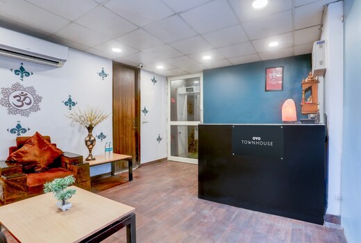 OYO Townhouse Anmol Residency Near Saket Metro Delhi