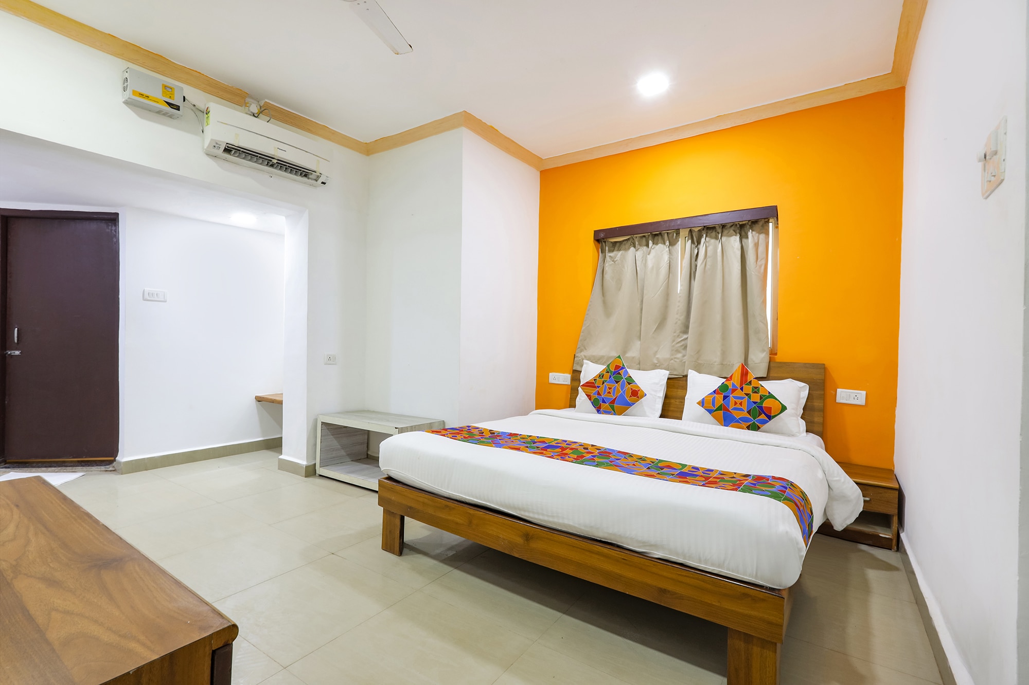 FabHotel Grand Royal By Casa Dos Reis, 400M From Candolim Beach - Tap to explore photos