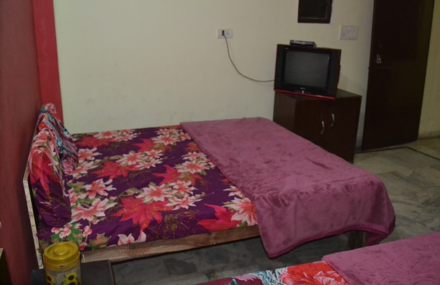 Shri Shyam guest house - Tap to explore photos