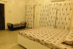 Kesara's Stay, Varanasi