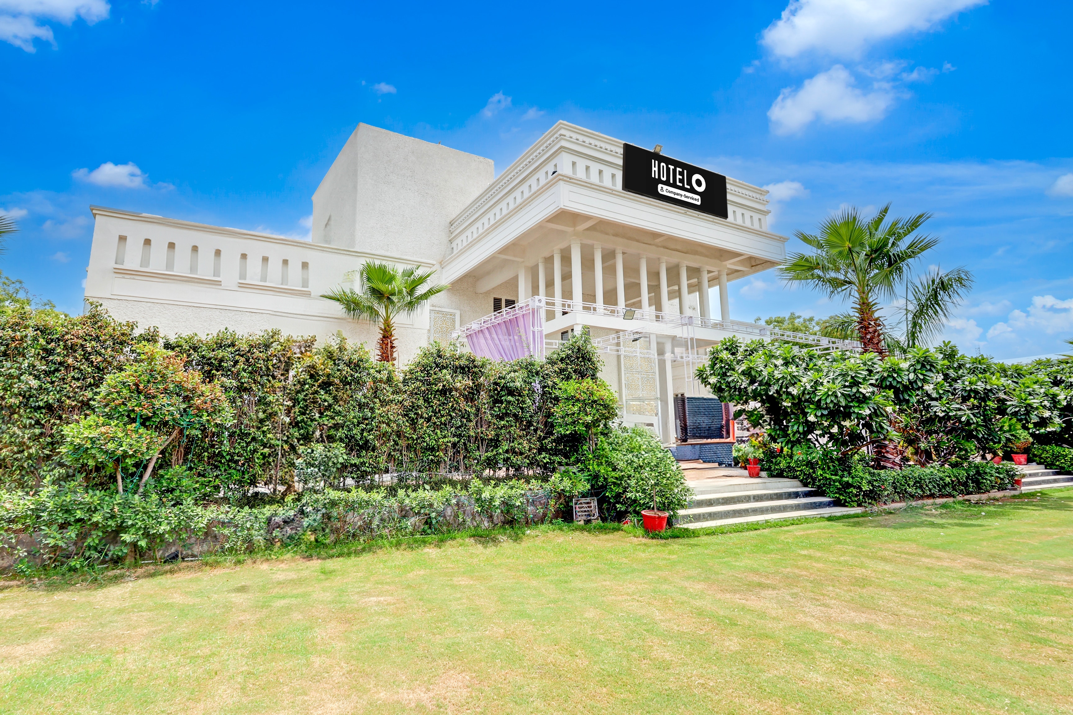 Hotel O Ansal Sushant City Formerly Oak Tree - Tap to explore photos