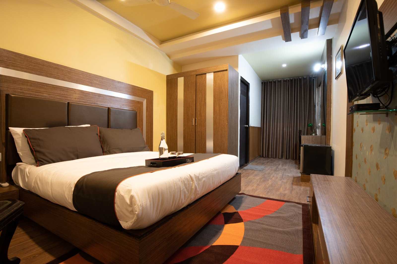 Townhouse Oak Vrindavan Road Near Vaishno Devi Dham - Tap to explore photos