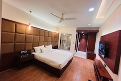Hotel the Crystal Park - 500m from ISBT Bus Stand, Gwalior