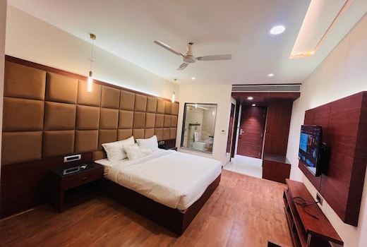 Hotel the Crystal Park - 500m from ISBT Bus Stand