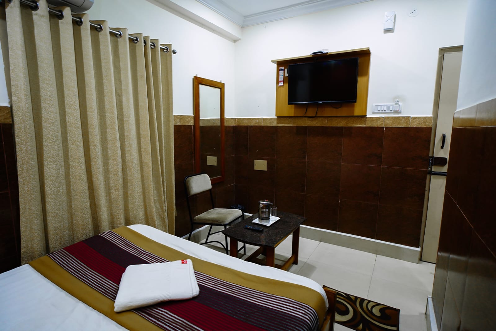 Hotel Prakaash Residency - Tap to explore photos