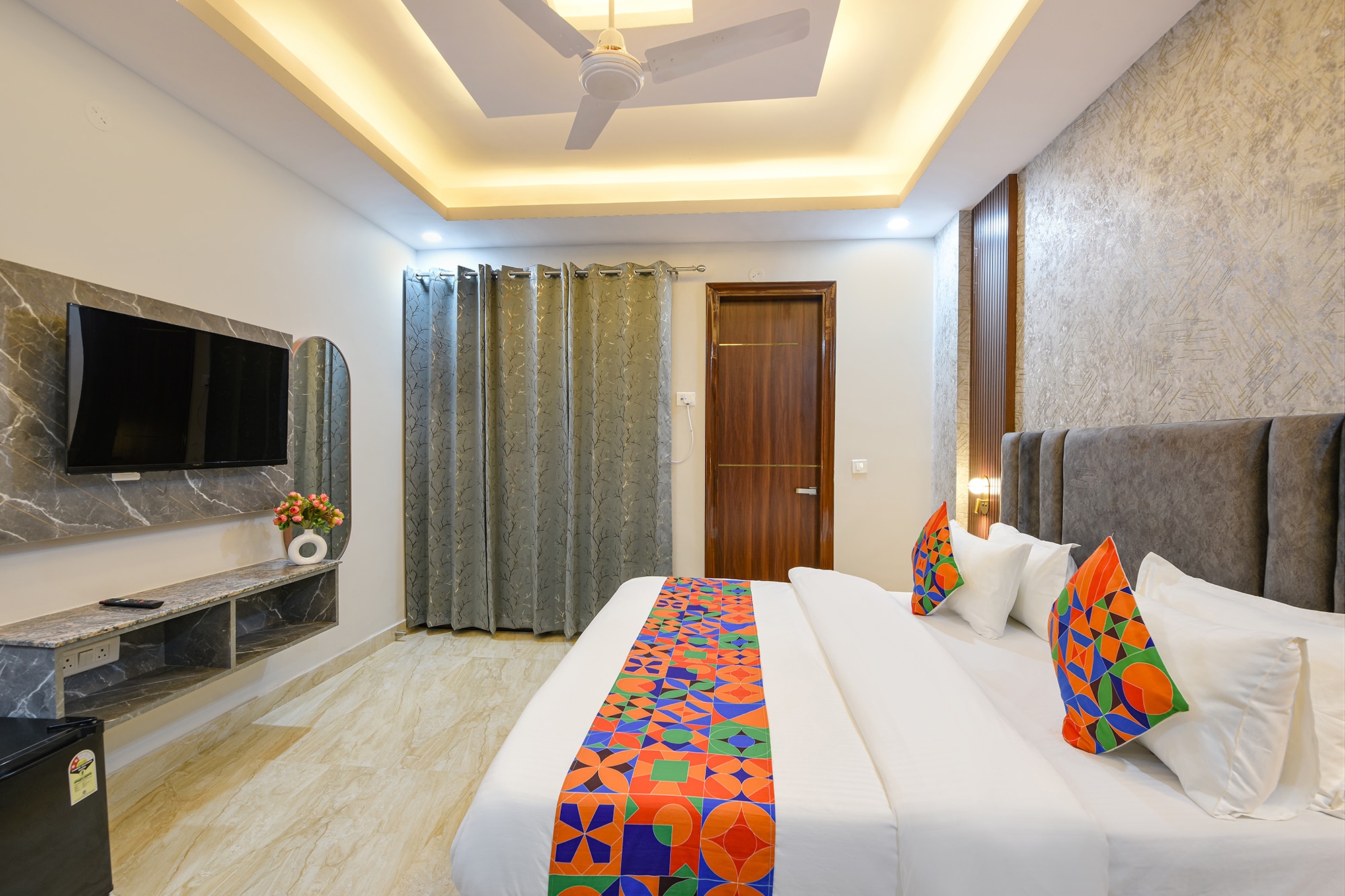FabHotel Comfort N Stay - Huda City Centre Metro - Tap to explore photos