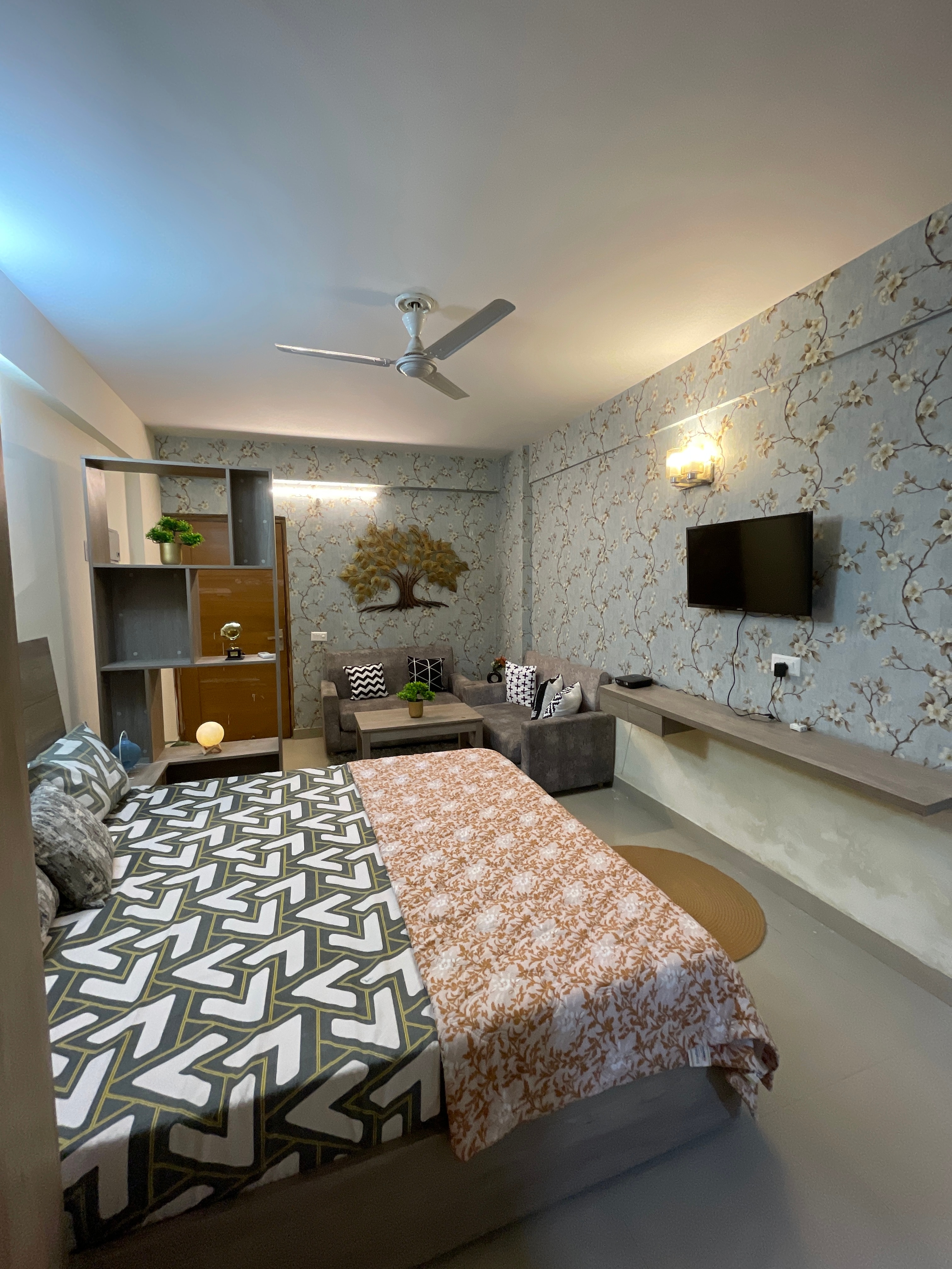 Studio apartment in Ghaziabad - Tap to explore photos