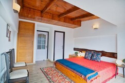 Lake View 2BHK close to Mall Road l Emerald Bay, Nainital