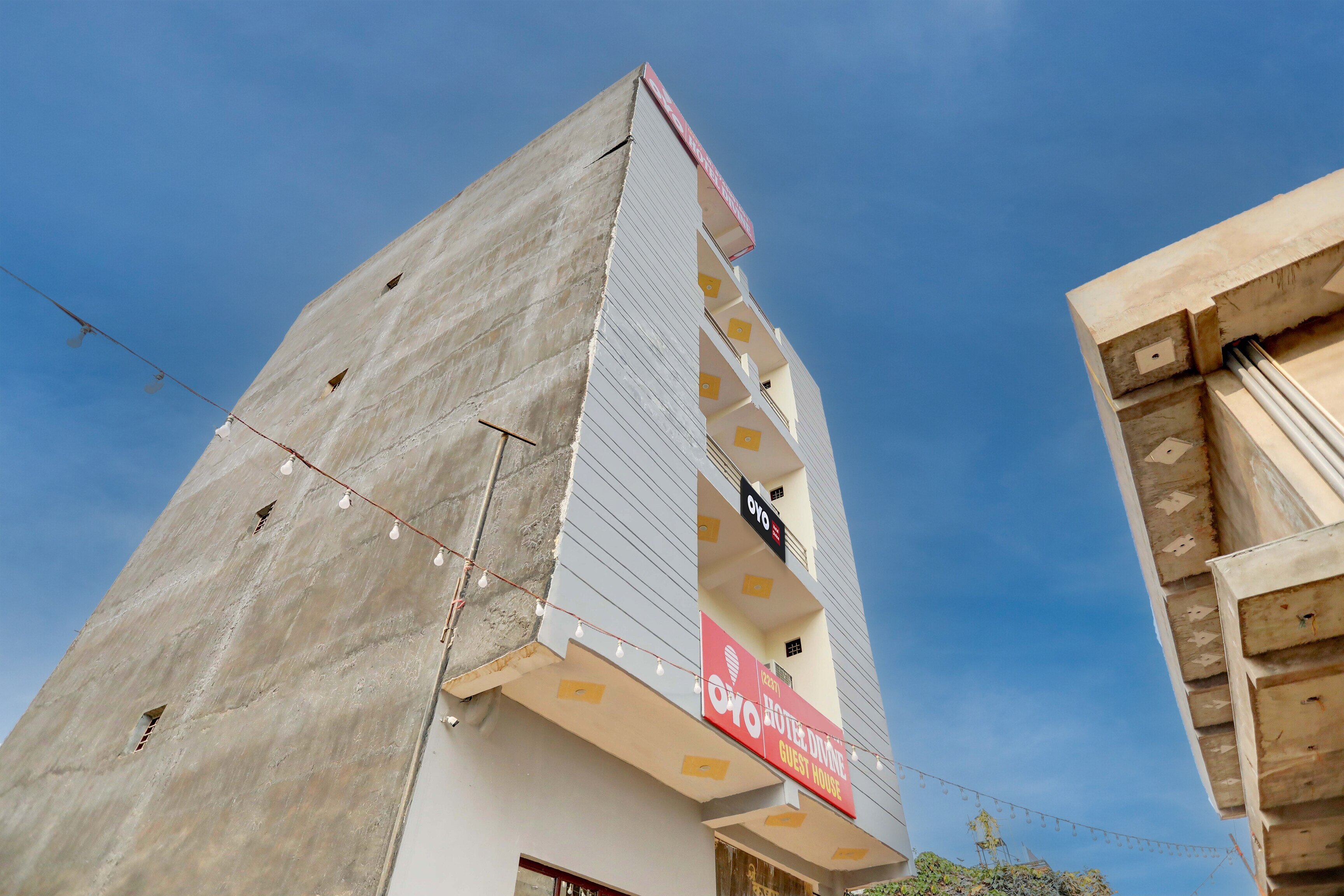 OYO 820780 HOTEL DIVINE - Tap to explore photos