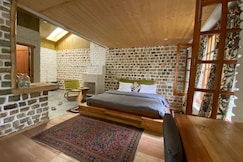 Jujurana Stays., Tabo