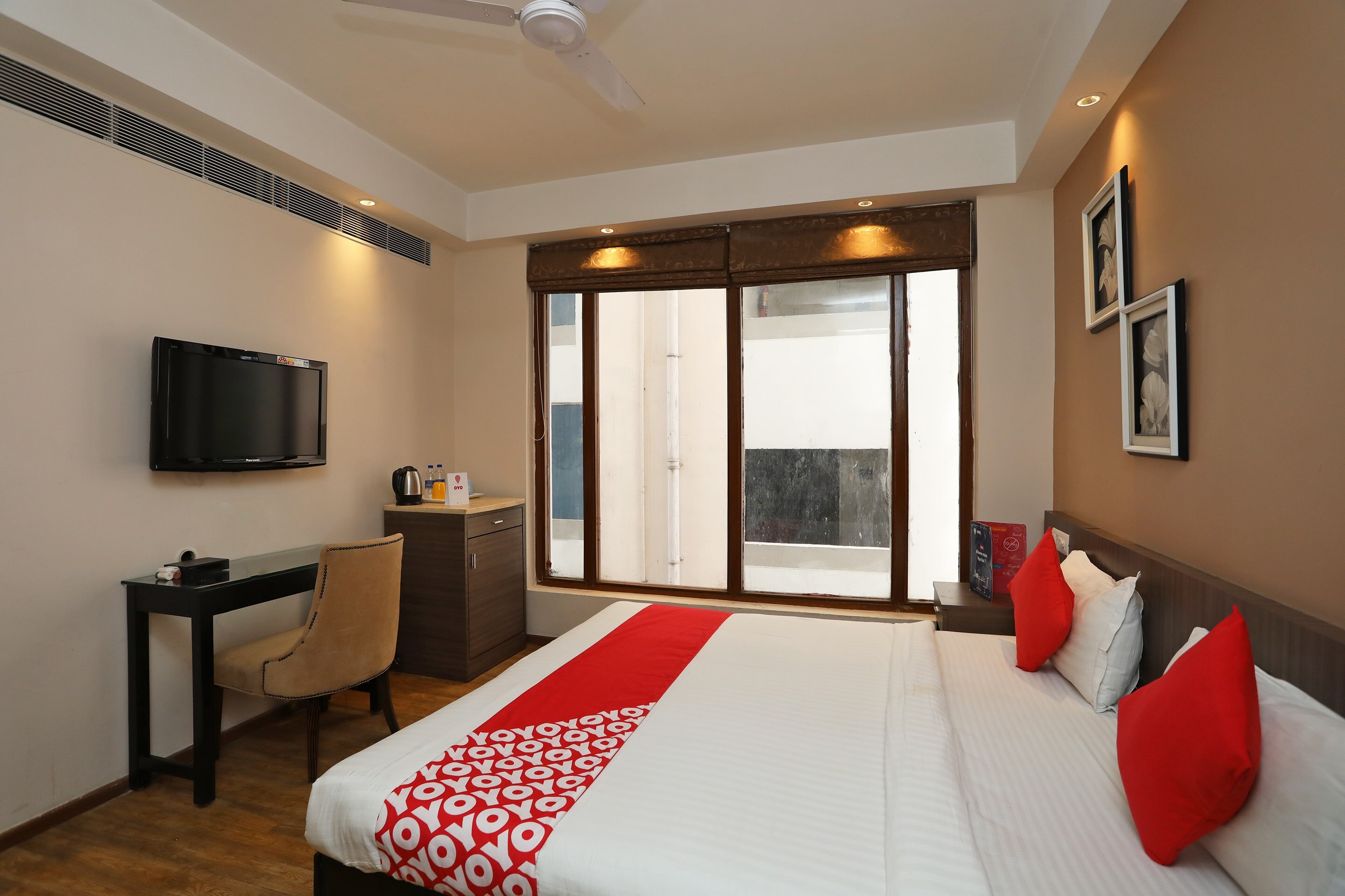 Capital O 736 Hotel Saltee Kolkata Hotel Price Address Reviews