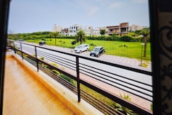 Clark inn, Govardhan