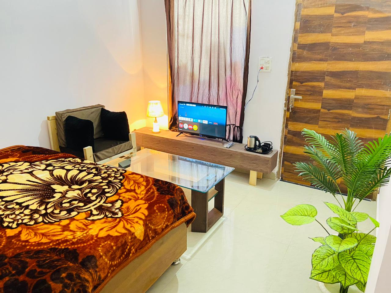 Green lounge Home Stay - Tap to explore photos