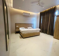 suite G-Floor Room