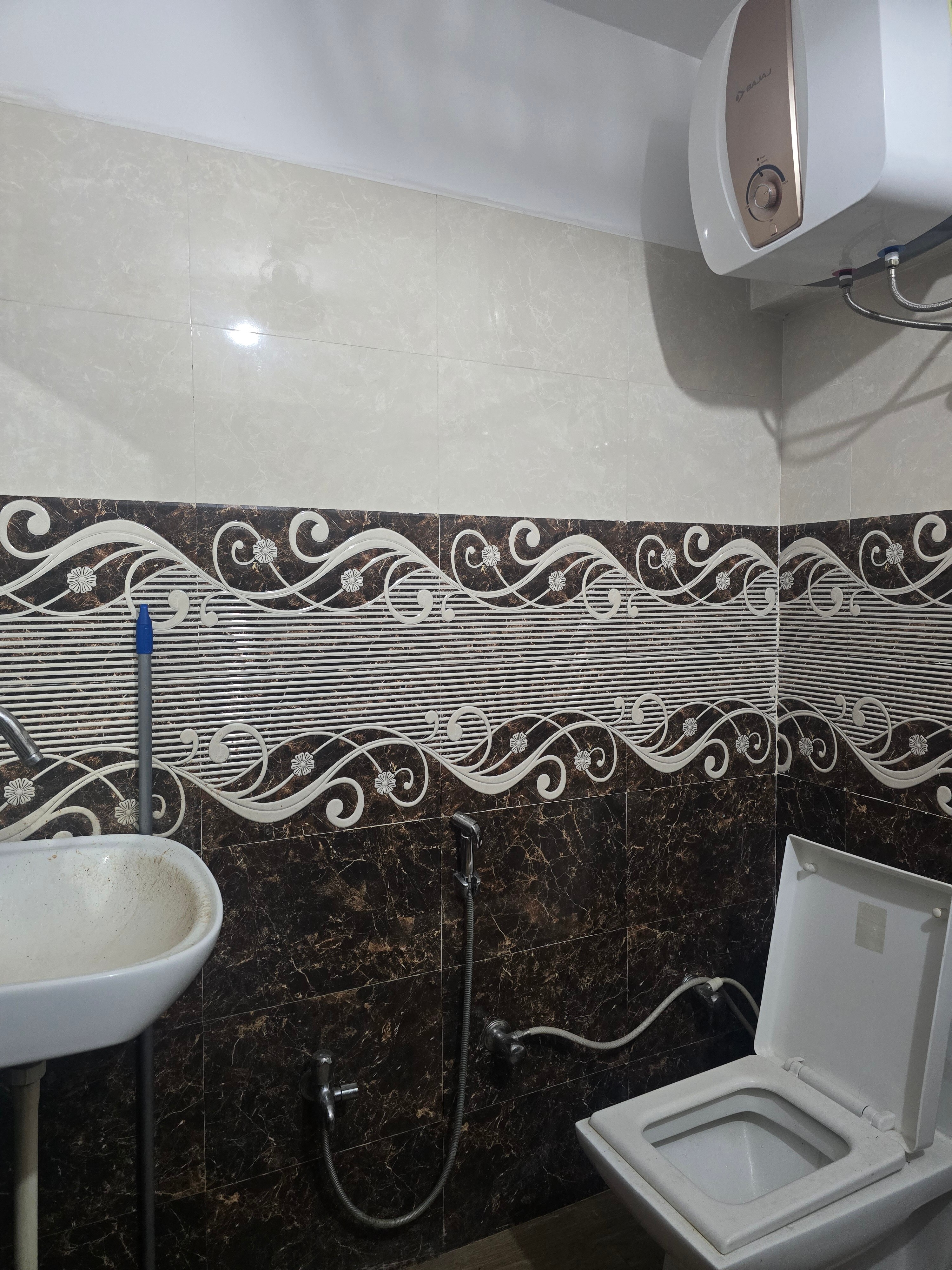 Prayag Vasudha Premium Homestay - Tap to explore photos