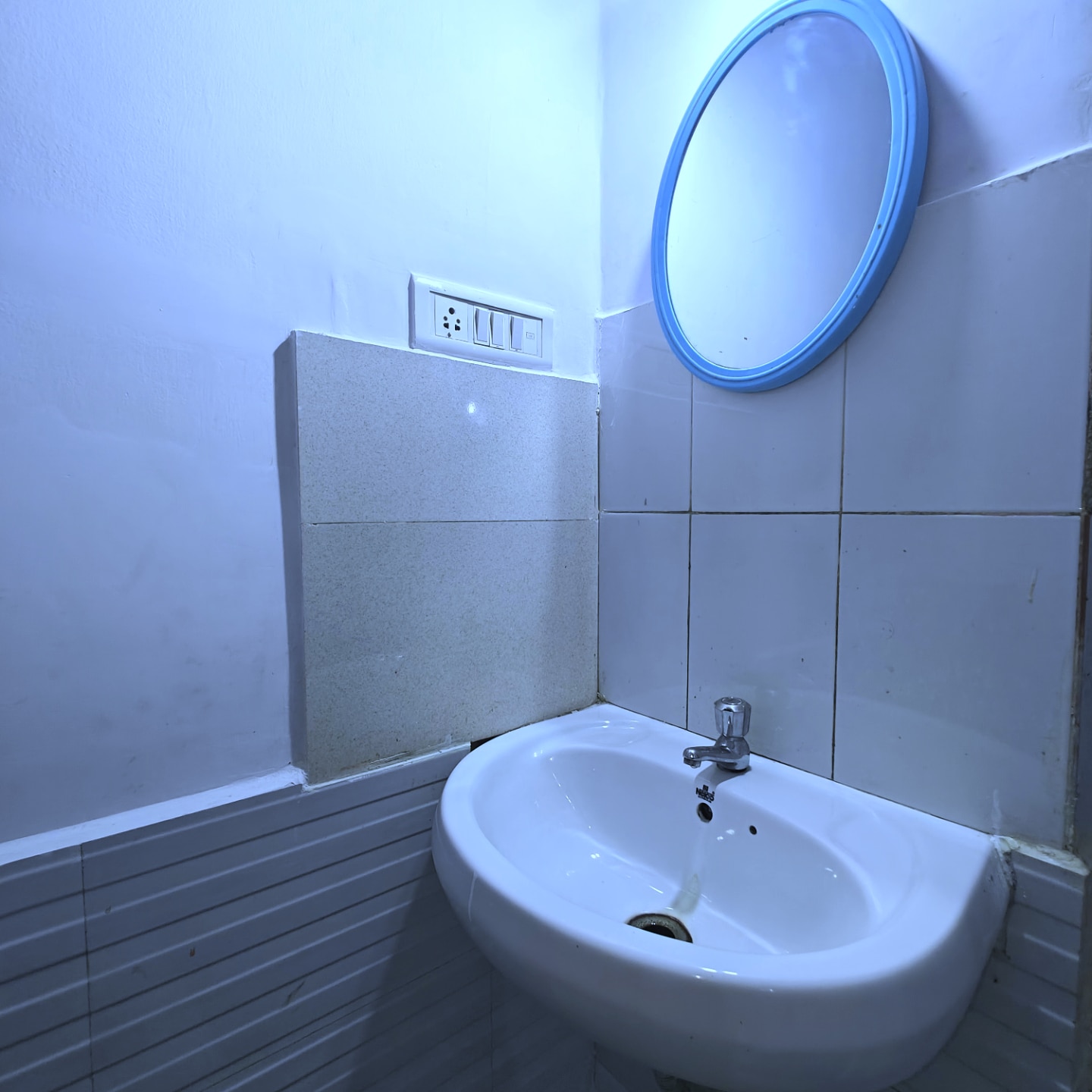 Maha Maya apartment Near the beach - Tap to explore photos