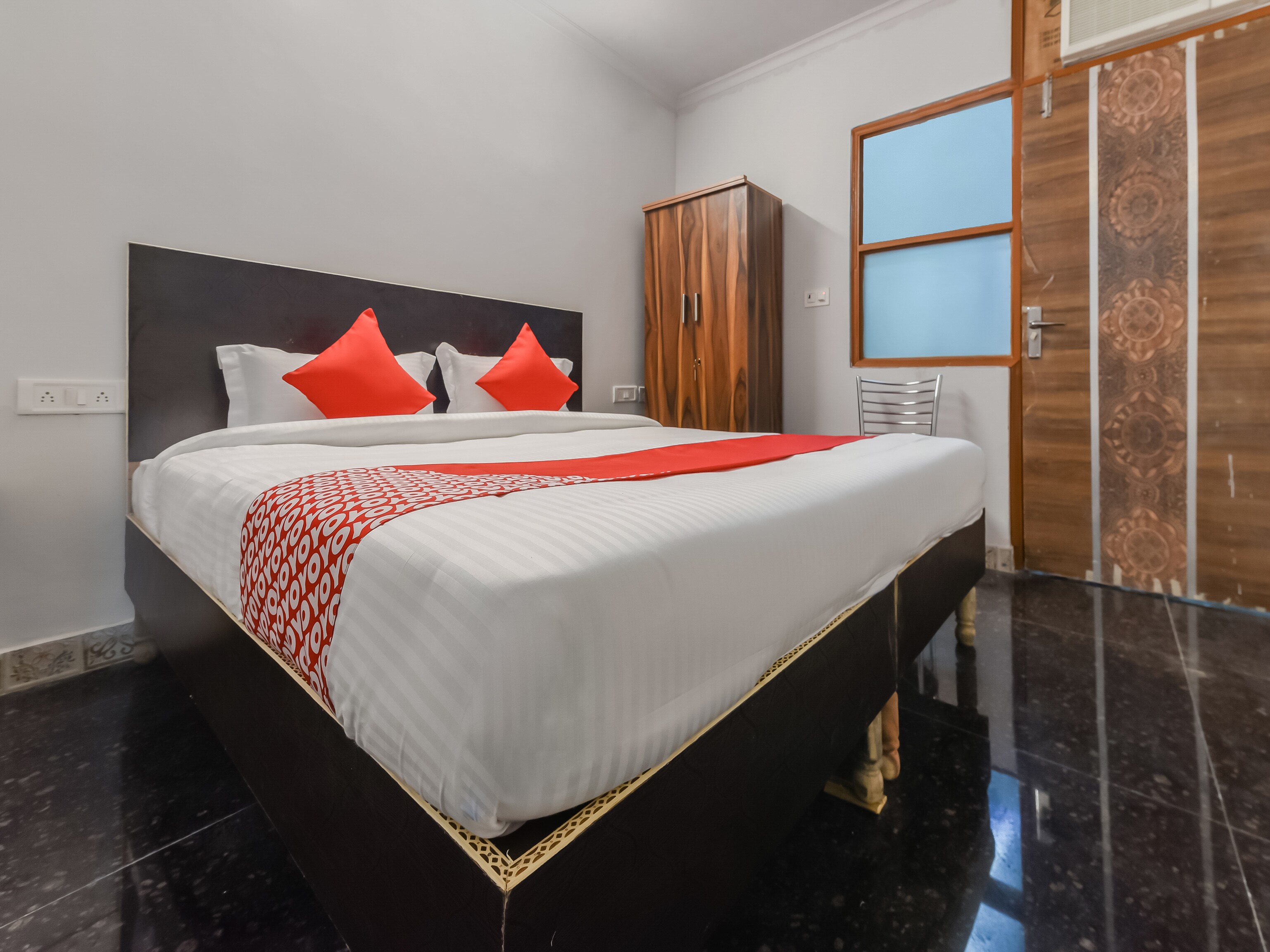Super Hotel O SATGURU RASIDENCY DWARKA MOR - Tap to explore photos