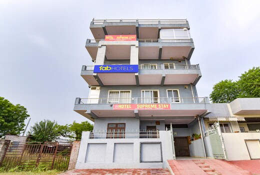 FabHotel Supreme Stay