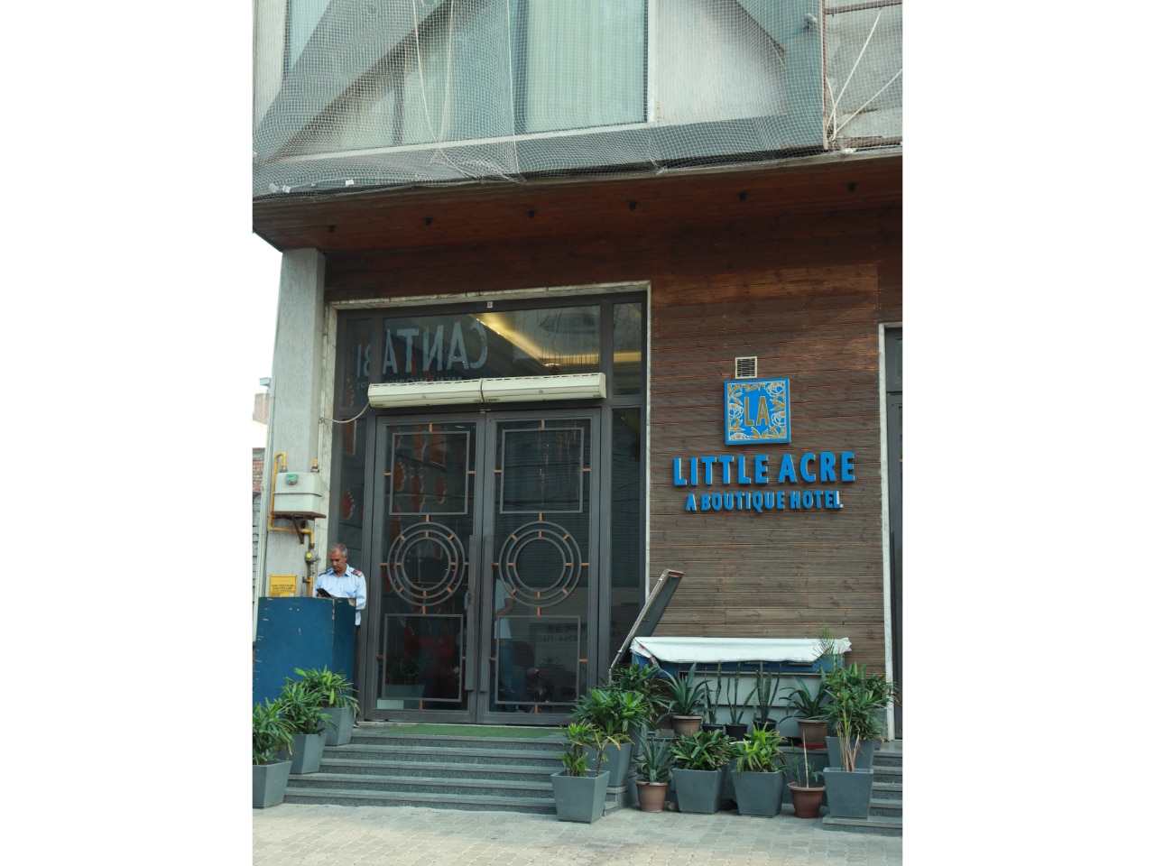 Little Acre Hotel - Tap to explore photos