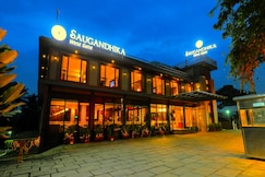 Saugandhika West Gate, Wayanad