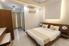 Hotel YJ Manor, Dehradun