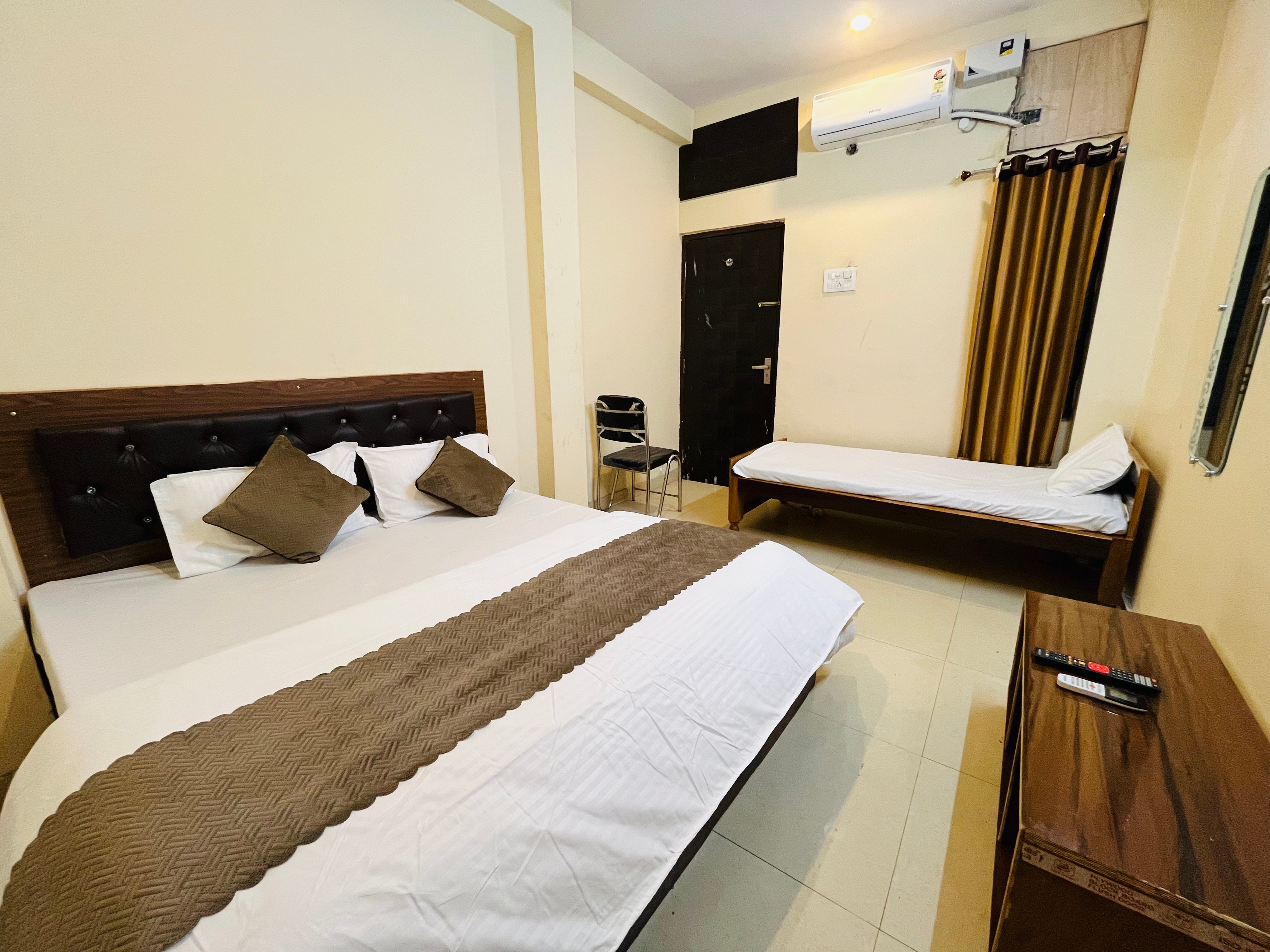 Hotel Krishna villa - Tap to explore photos