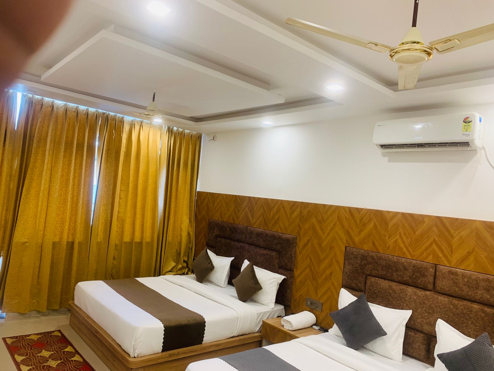 Hotel Mahadev Restaurant & Cafe - Tap to explore photos