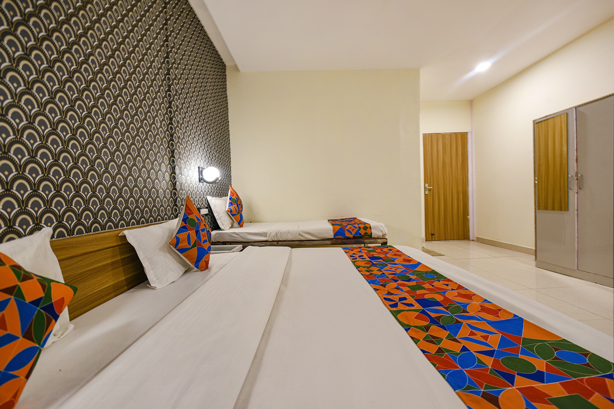 FabHotel Sizzling Resort & Adventure - Nr. Main market - Tap to explore photos