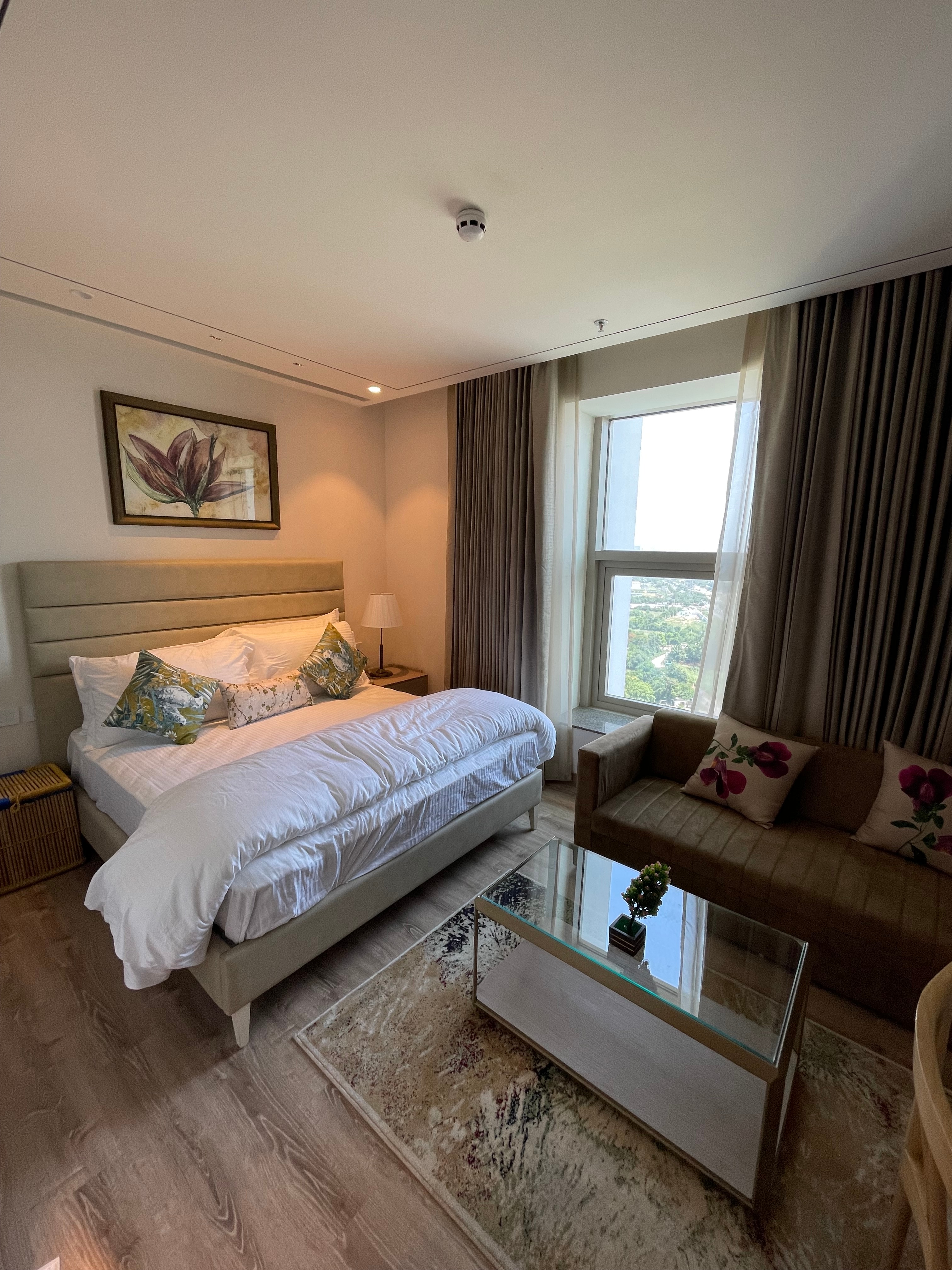 Studio Bliss: A luxury studio apartment - Tap to explore photos