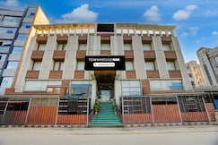 Super Townhouse Oak Amity University Patna Formerly The Golden Crown, Patna