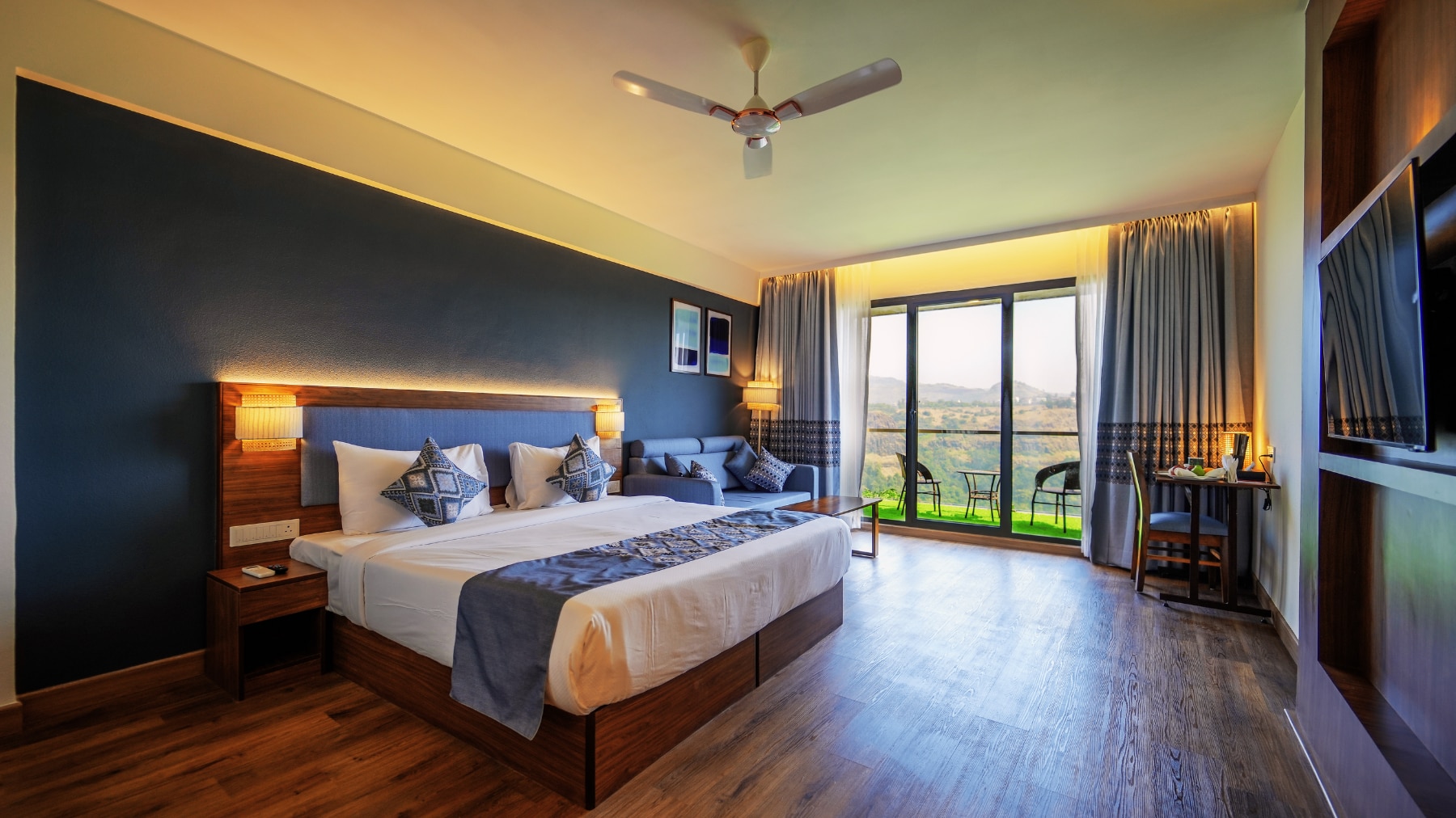 Splendor Premium Valley view room with Balcony 1