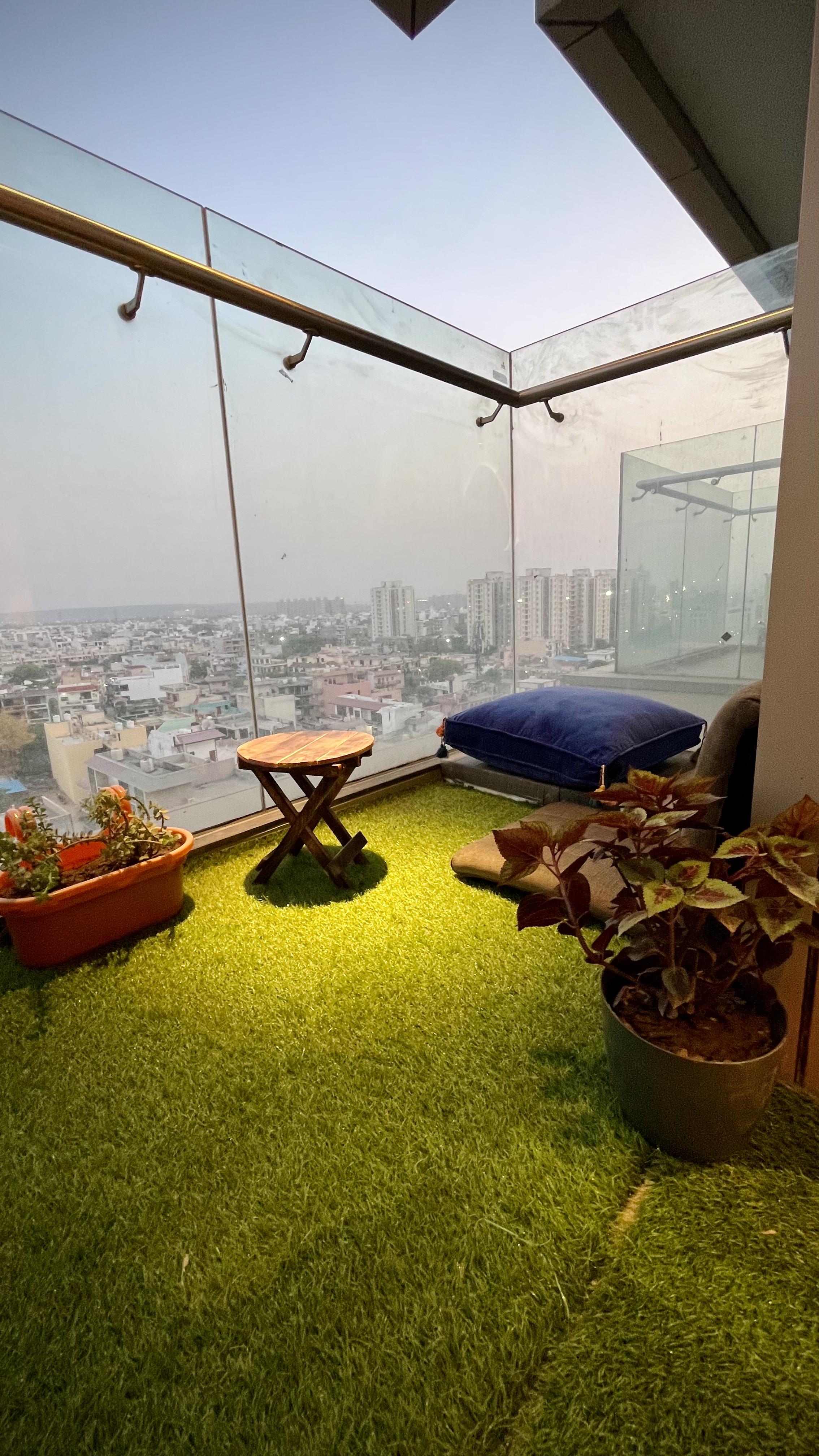 Two Passangers Circle Netflix Studio - Tap to explore photos