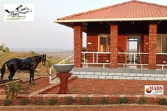 Mars Jungle Adventure Stud Farm Private Jacuzzi, Devrukh