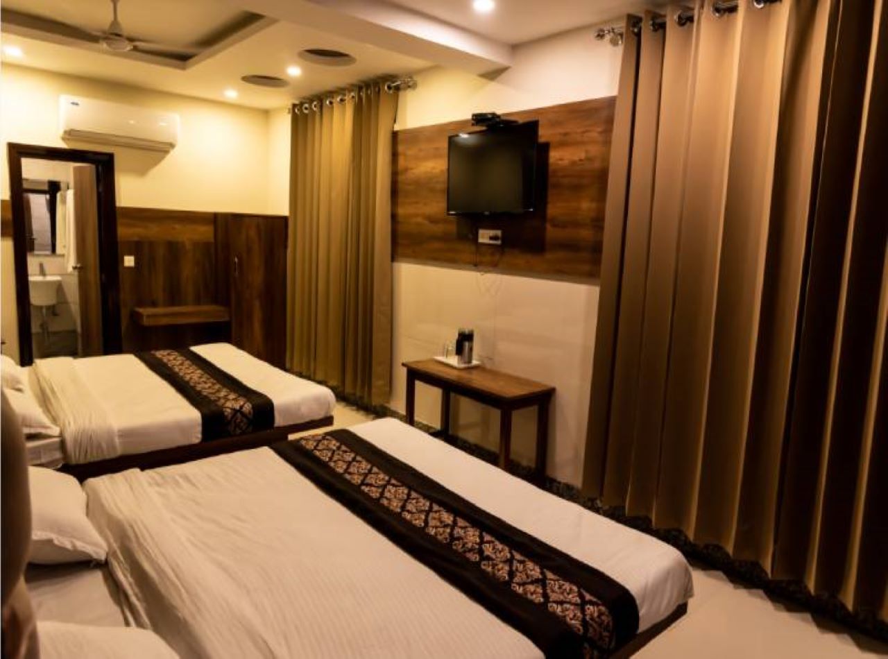Hotel Arihant Palace - Tap to explore photos