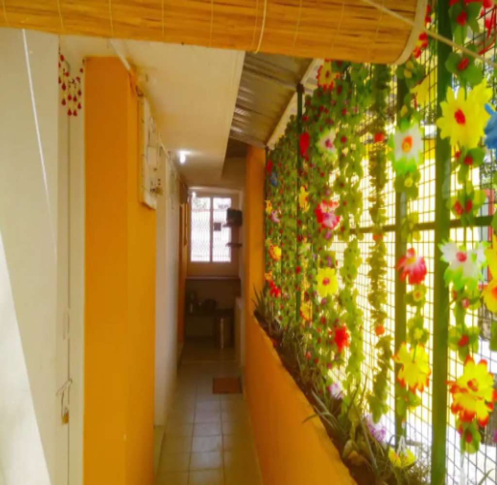 Apartment with free WiFi near airport - Tap to explore photos