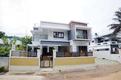 Teak and Lake Entire Villa - 2/3/4/5 BHK, Thekkady