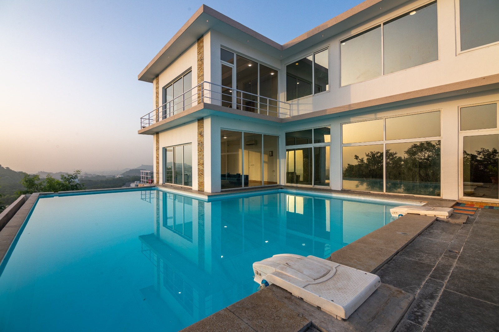 Bliss Farm Stay Hilltop - Tap to explore photos