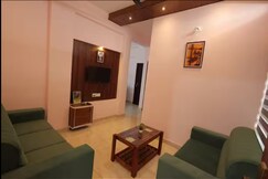 Green Luxury 2BR Kazhakootam by Happifistays, Thiruvananthapuram