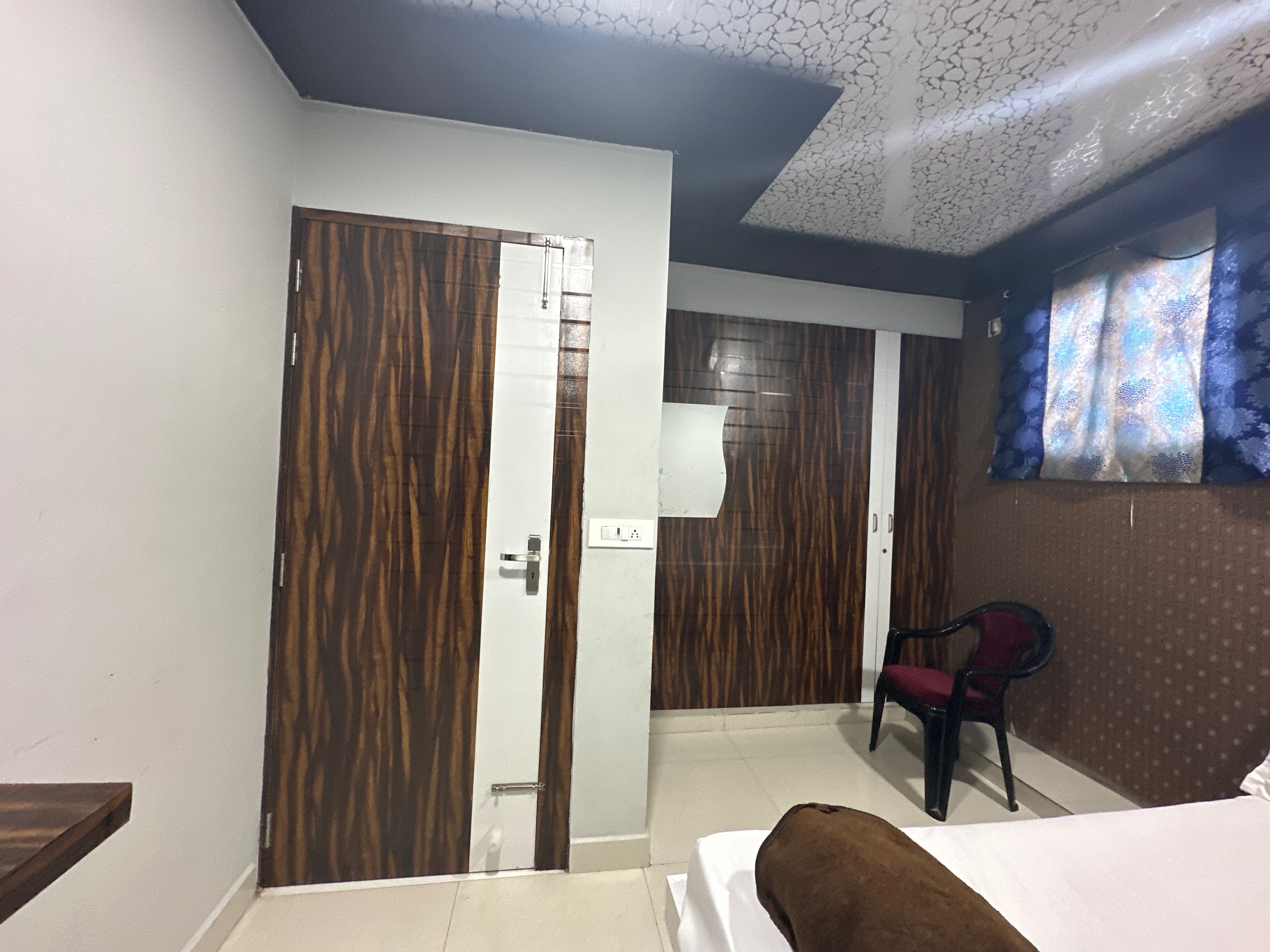 Hotel Shanti Grand Inn - Tap to explore photos