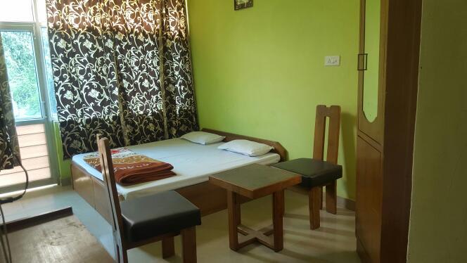 Super Homestay (Double Bedded Room) - Tap to explore photos