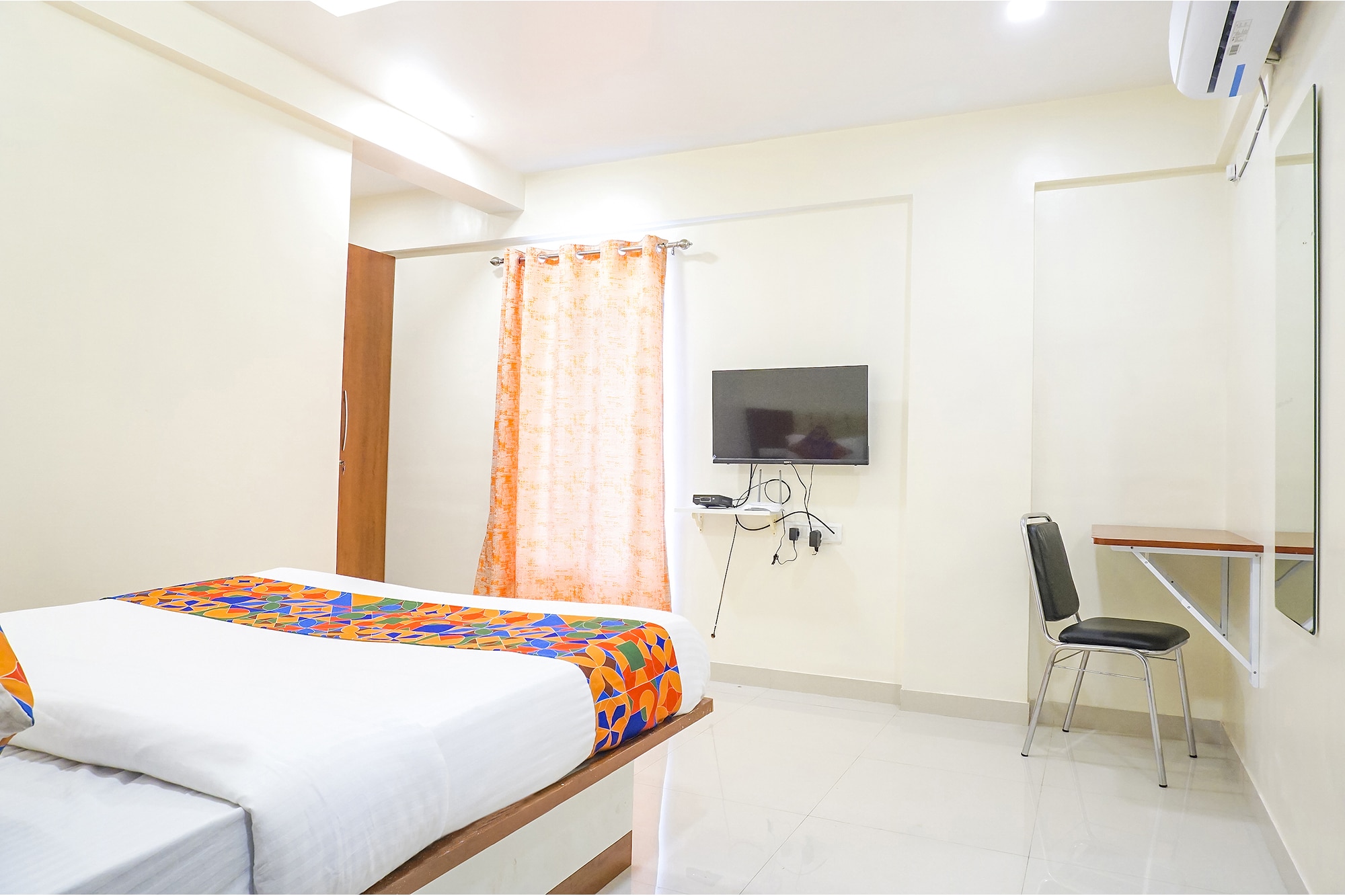 FabHotel Majestic Luxurious - Nr. Rajaram Bhiku Pathare Stadium - Tap to explore photos