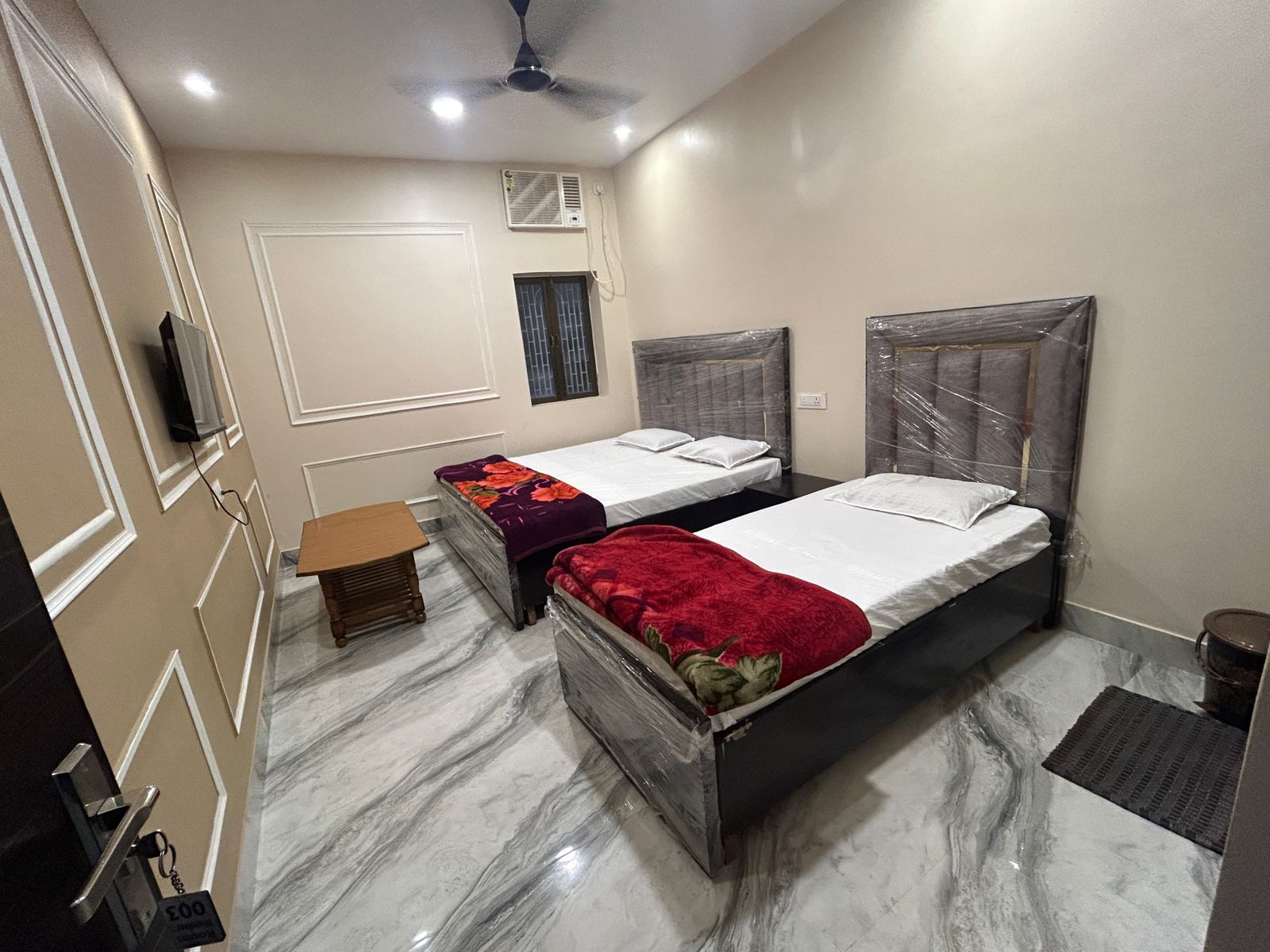 The Gateway Kashi Guest House - Tap to explore photos