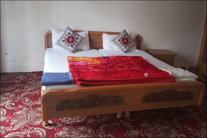 Yourdum Guest House  - Tap to explore photos