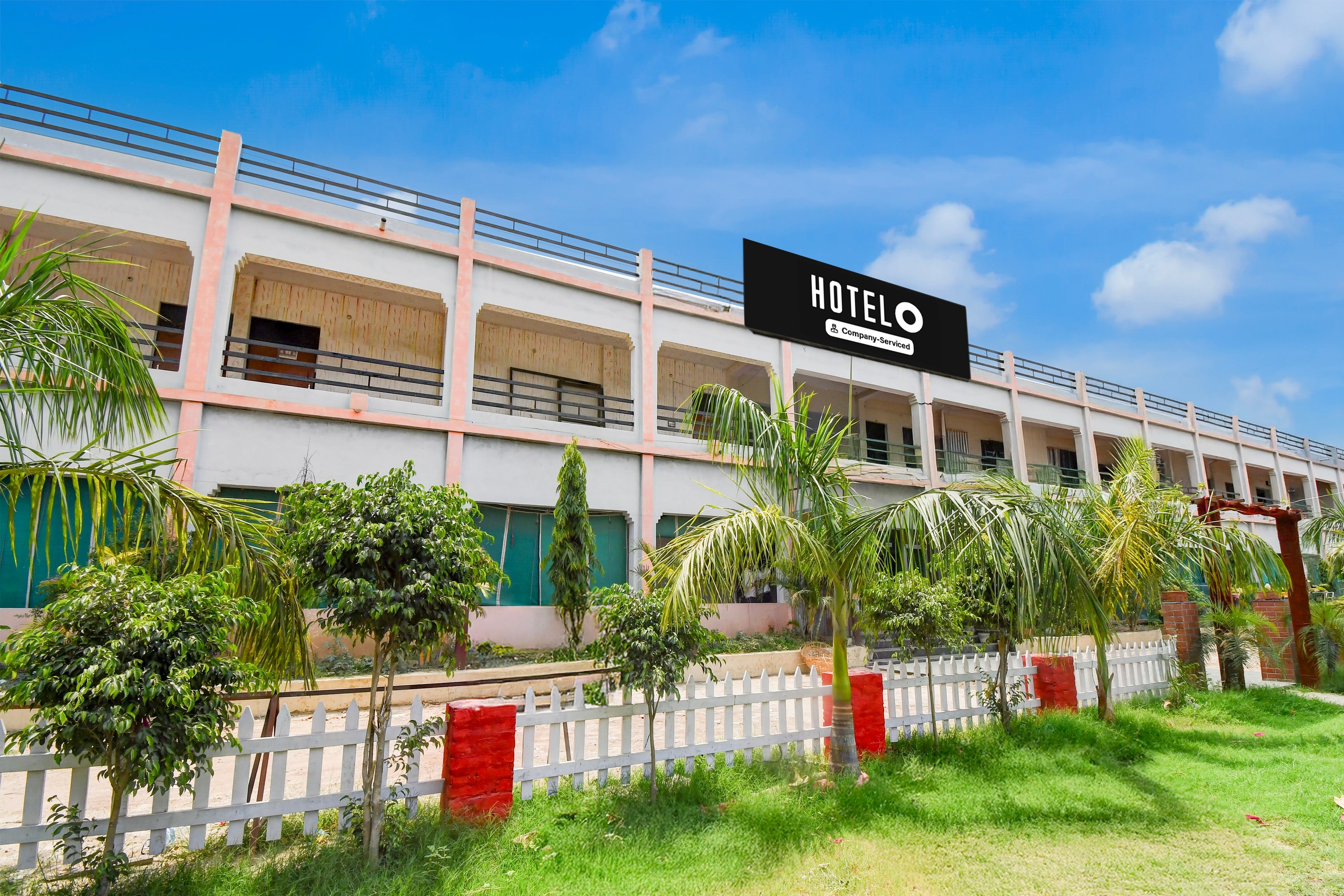Hotel O Jhusi Station Formerly Rajaram Singh Blessing Garden - Tap to explore photos
