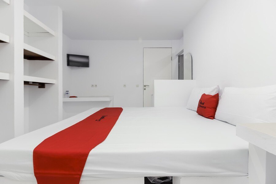 Reddoorz Near Margo City Jakarta 12 Price Address - 