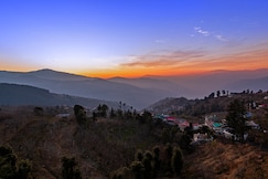 Treebo The Northern Retreat Resort With Mountain View, Nankhari
